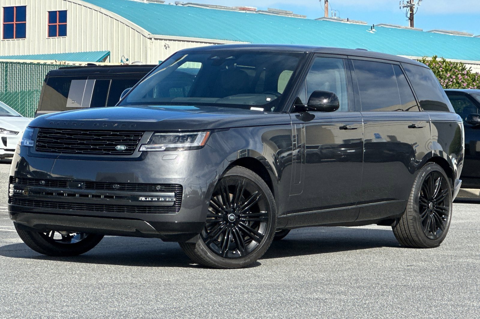 New 2025 Land Rover Range Rover Long Wheelbase SE