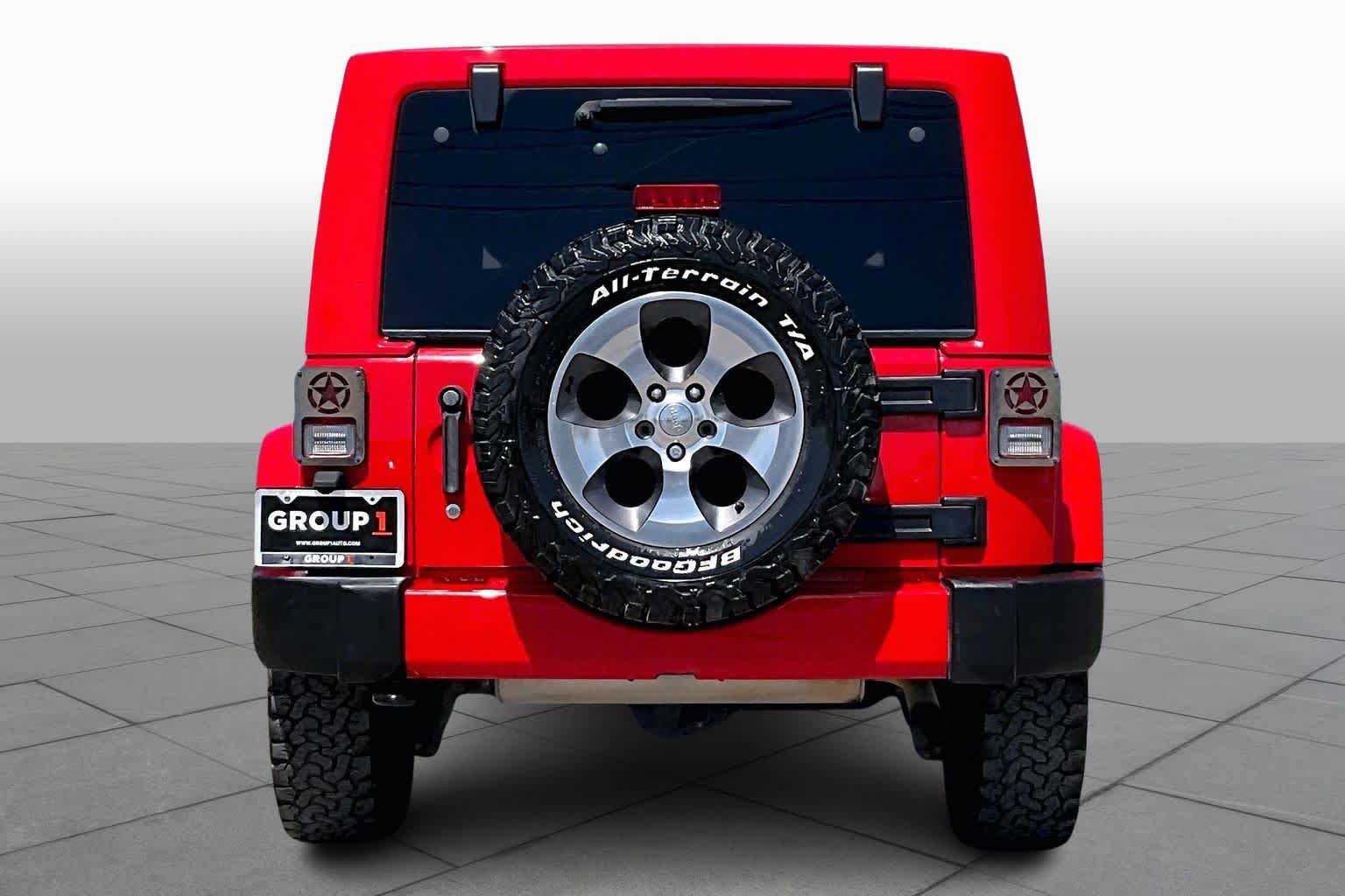 Used 2017 Jeep Wrangler Unlimited Sahara w/ Connectivity Group AWD/4WD image 5