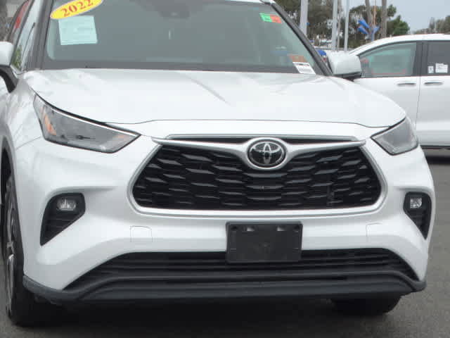 Used 2022 Toyota Highlander XLE FWD image 4