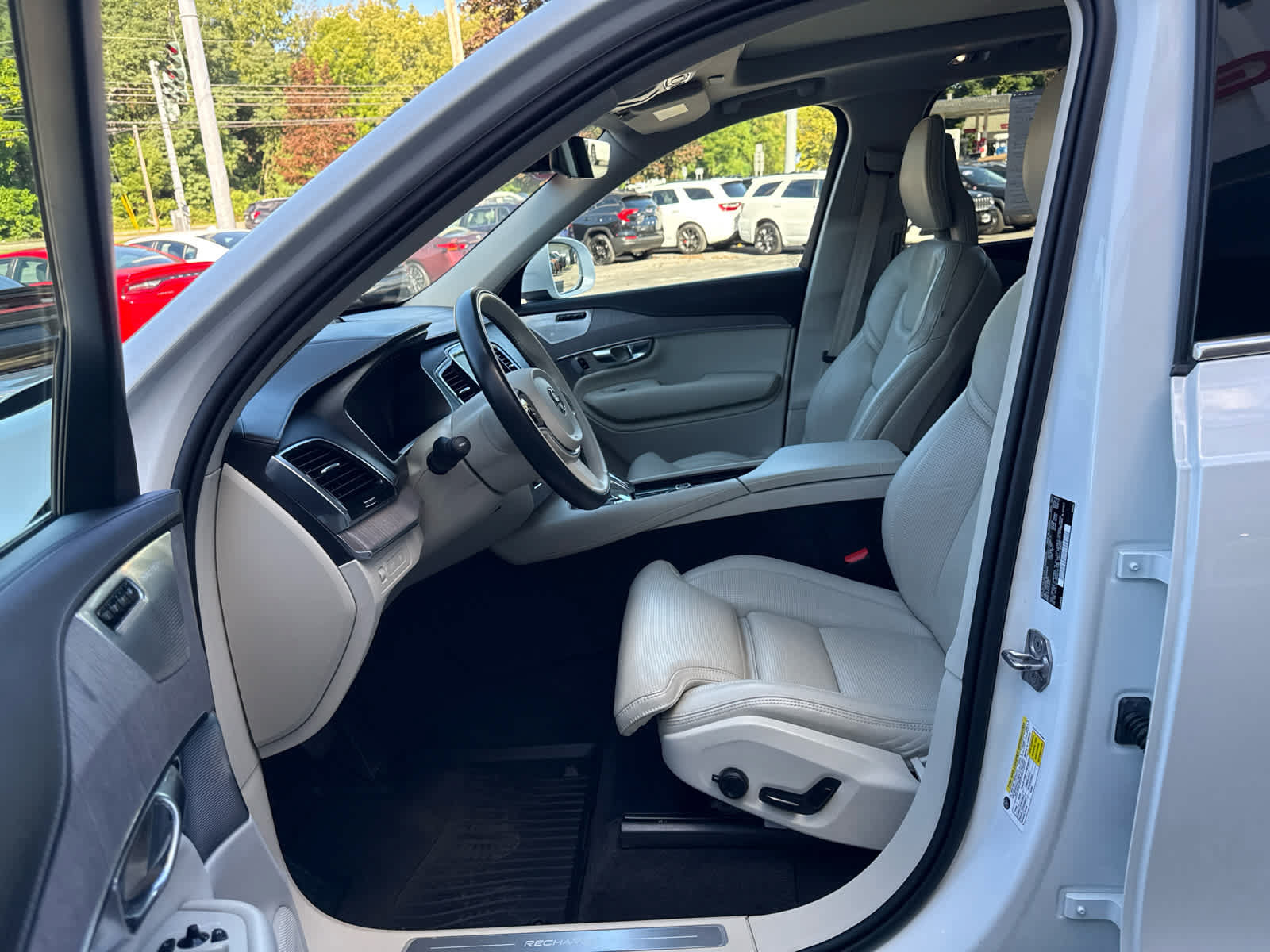 Used 2022 Volvo XC90 T8 Inscription w/ Advanced Package AWD/4WD image 13