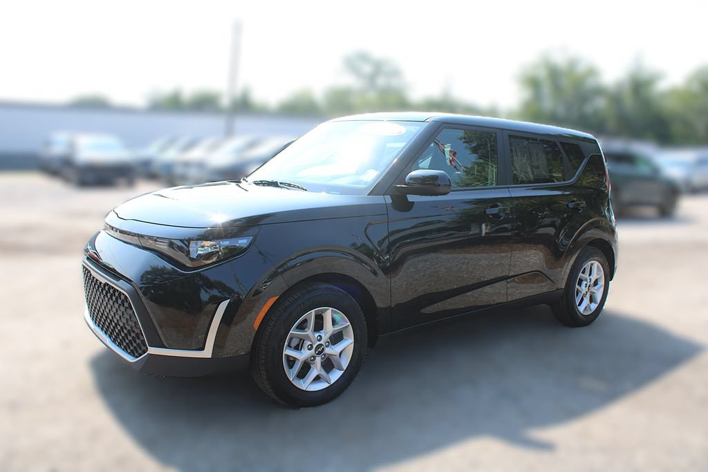 Certified 2025 Kia Soul LX w/ LX Technology Package FWD image 14