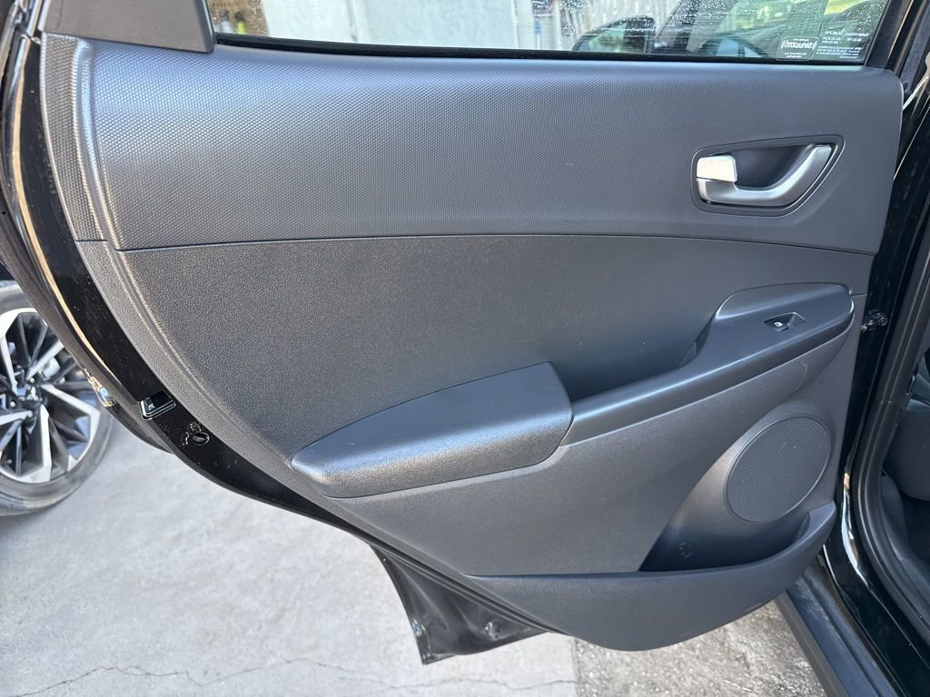 Used 2023 Hyundai Kona SE image 28