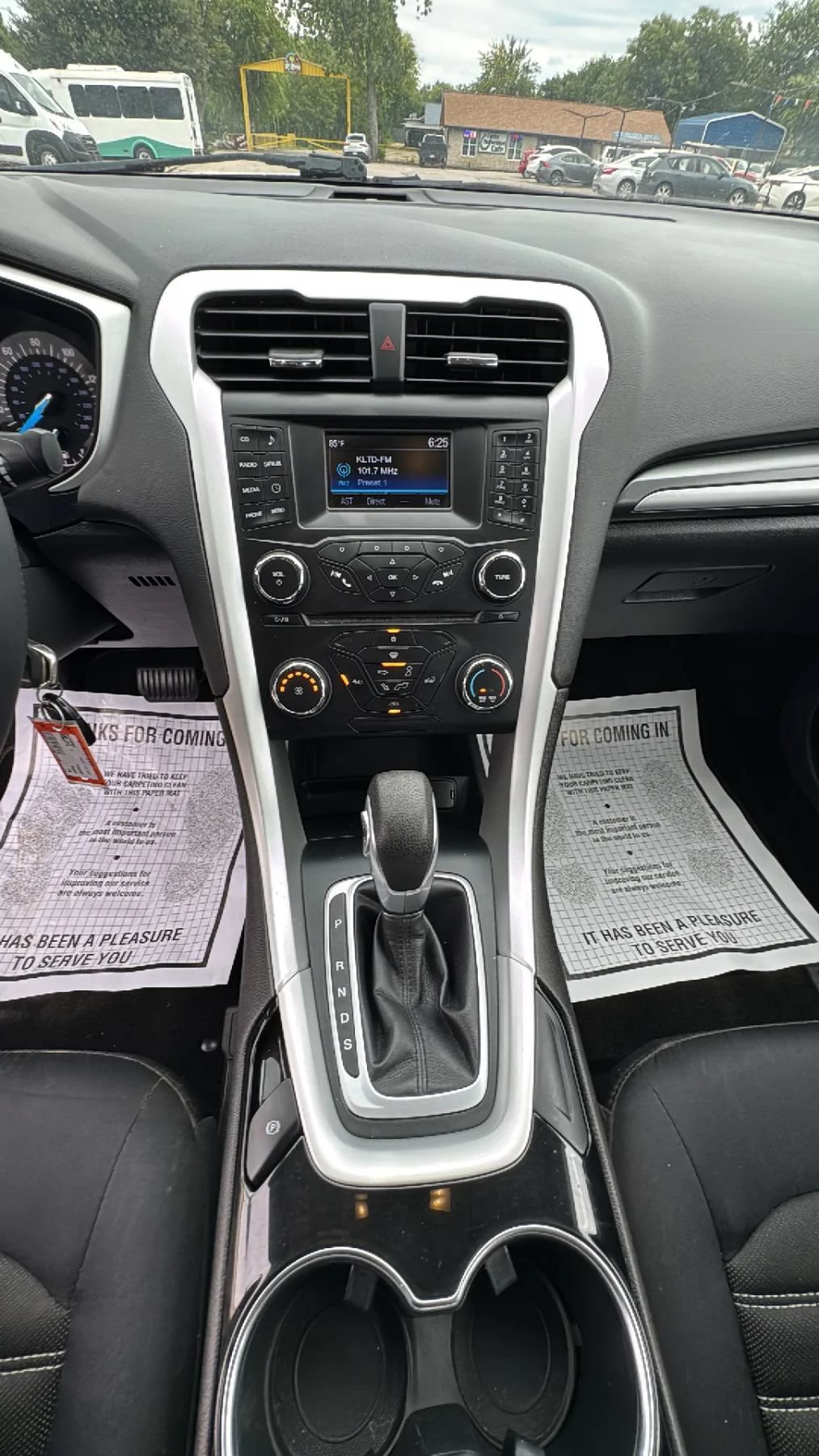 Used 2014 Ford Fusion SE FWD image 16
