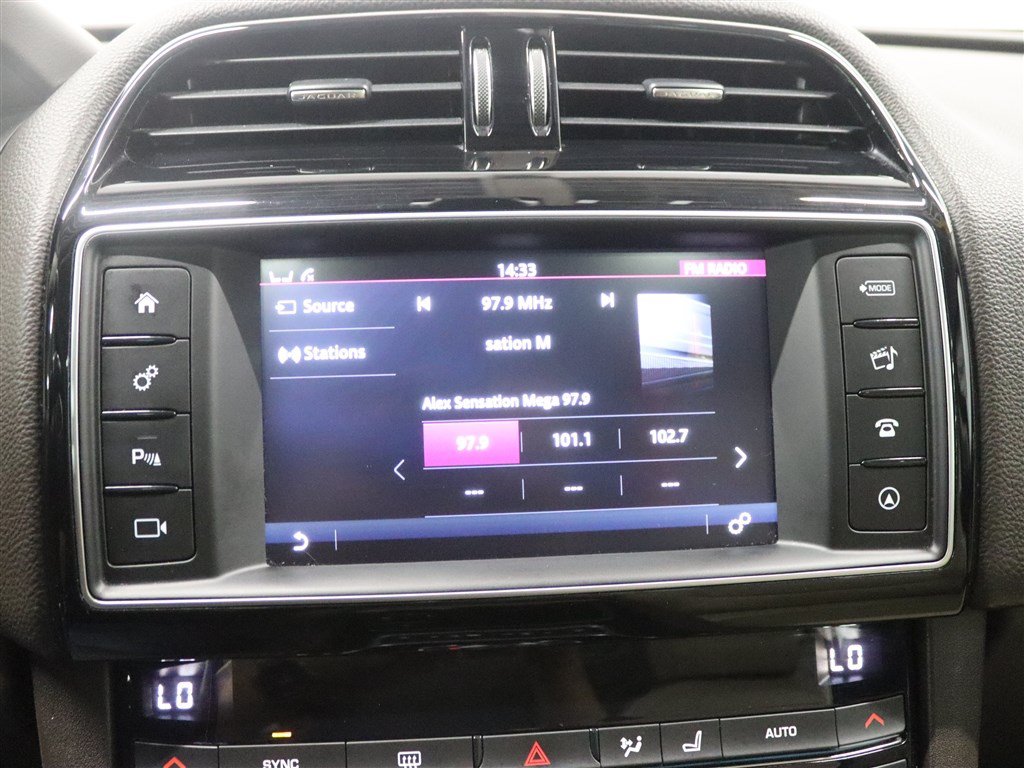 Used 2018 Jaguar F-PACE Prestige AWD/4WD image 38