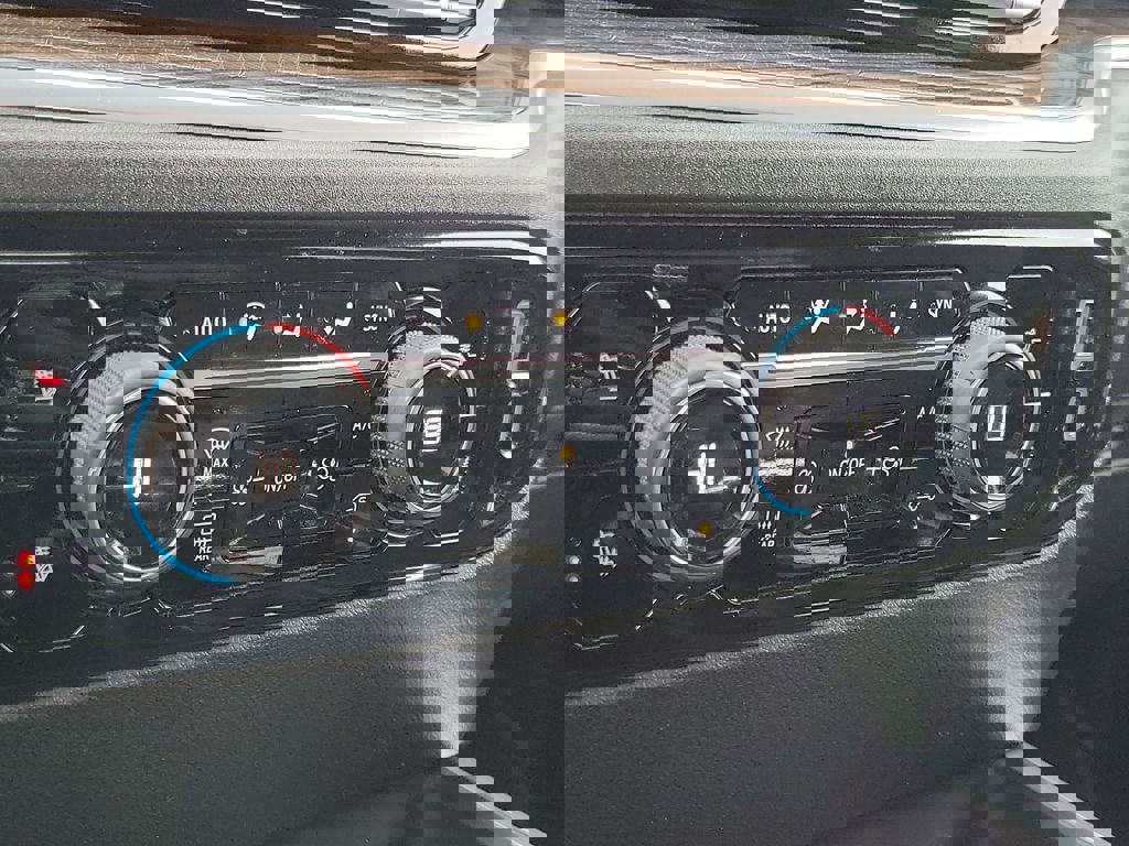 Used 2025 Chevrolet Silverado 1500 LT image 29