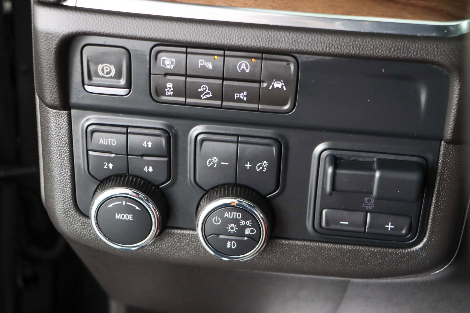 Used 2025 Chevrolet Tahoe High Country w/ Sun And Tow Package image 24