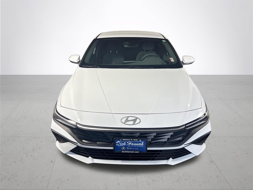 Used 2025 Hyundai Elantra Hybrid FWD image 3
