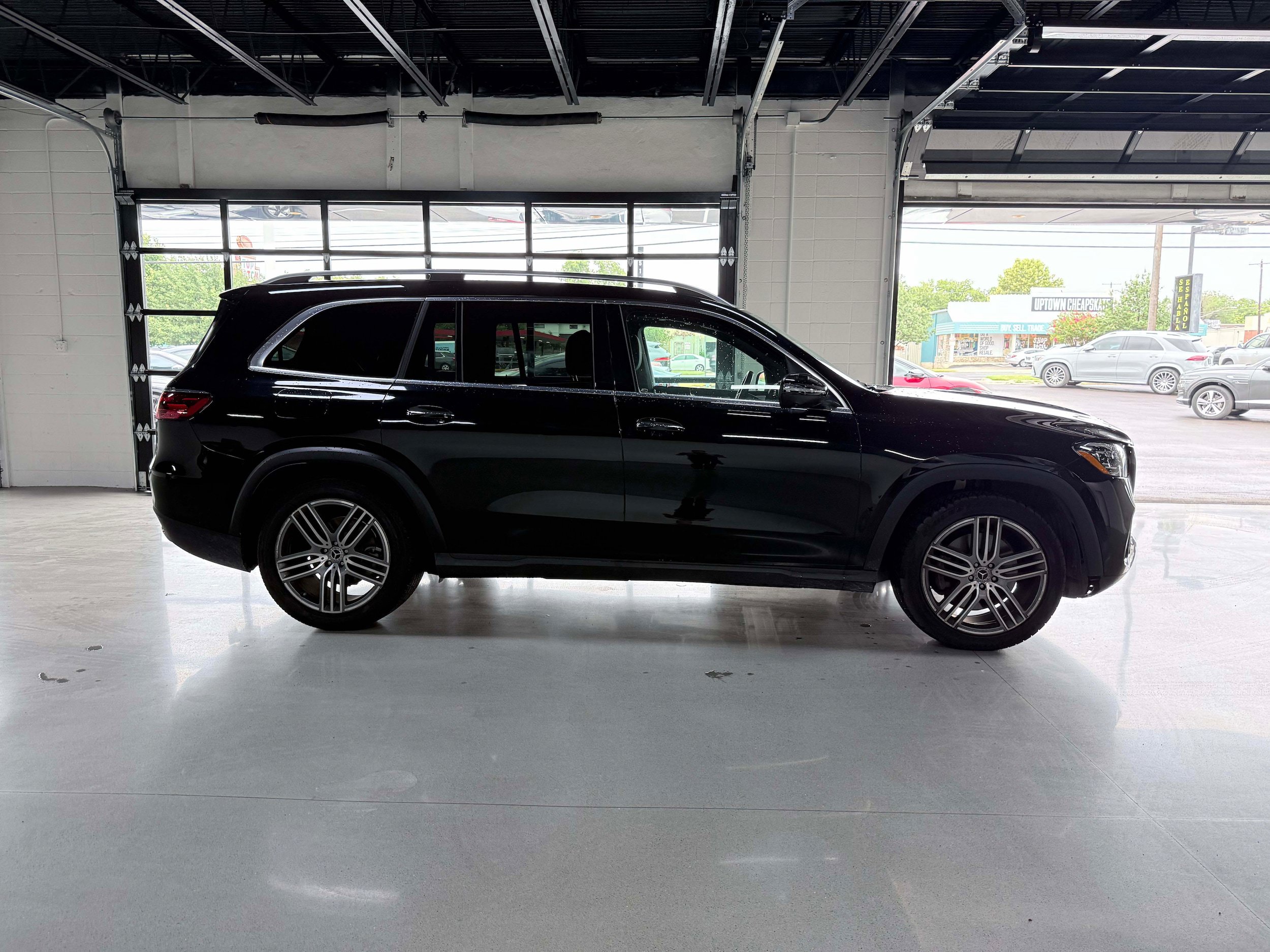 Used 2025 Mercedes-Benz GLS 450 4MATIC image 6