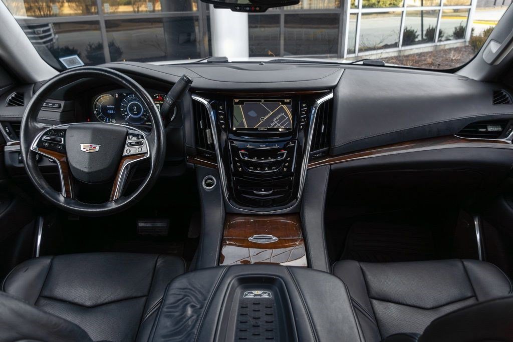 Used 2016 Cadillac Escalade ESV Luxury AWD/4WD image 4
