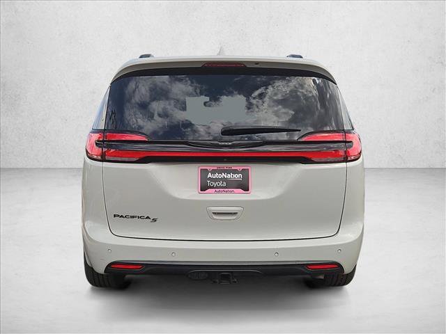 Used 2021 Chrysler Pacifica Touring FWD image 7
