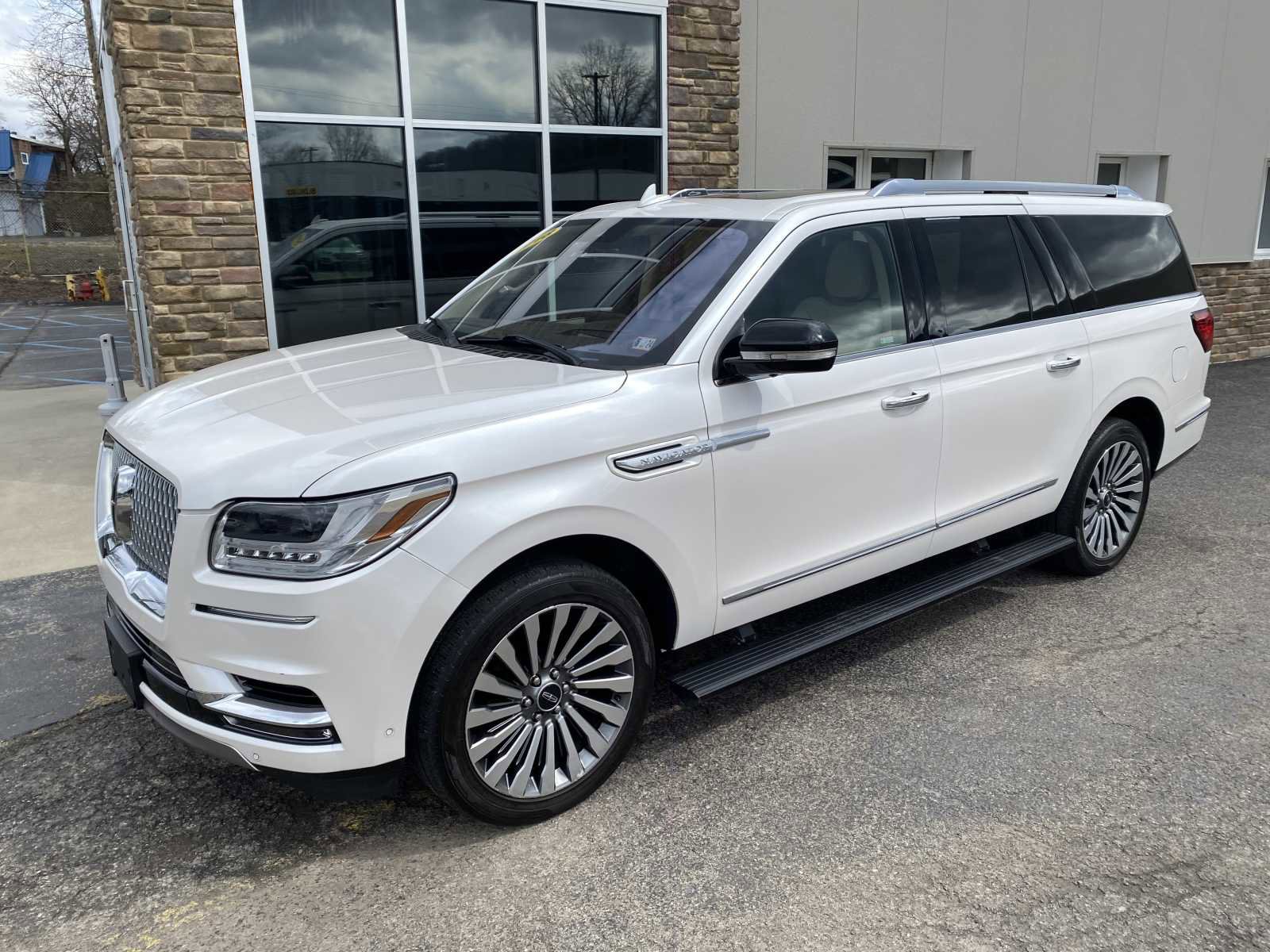 Used 2018 Lincoln Navigator L Reserve w/ Technology Package image 2