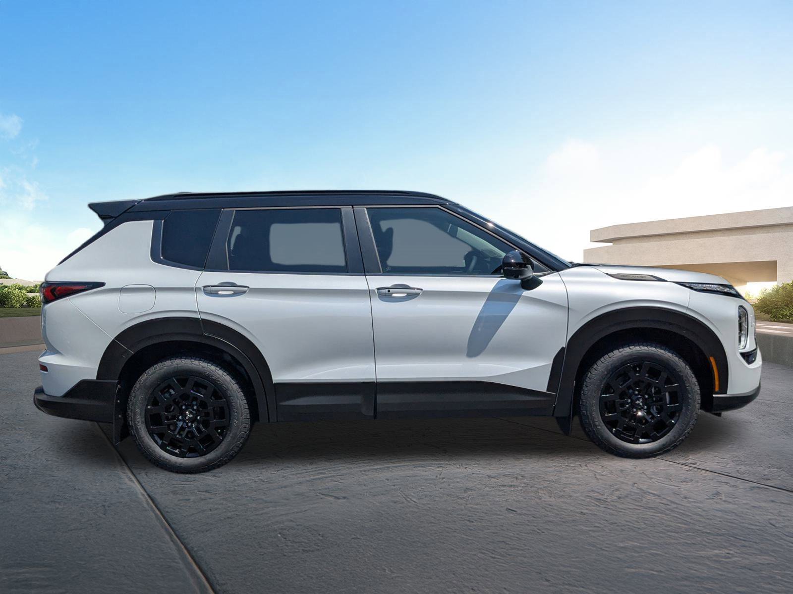 New 2025 Mitsubishi Outlander AWD image 3