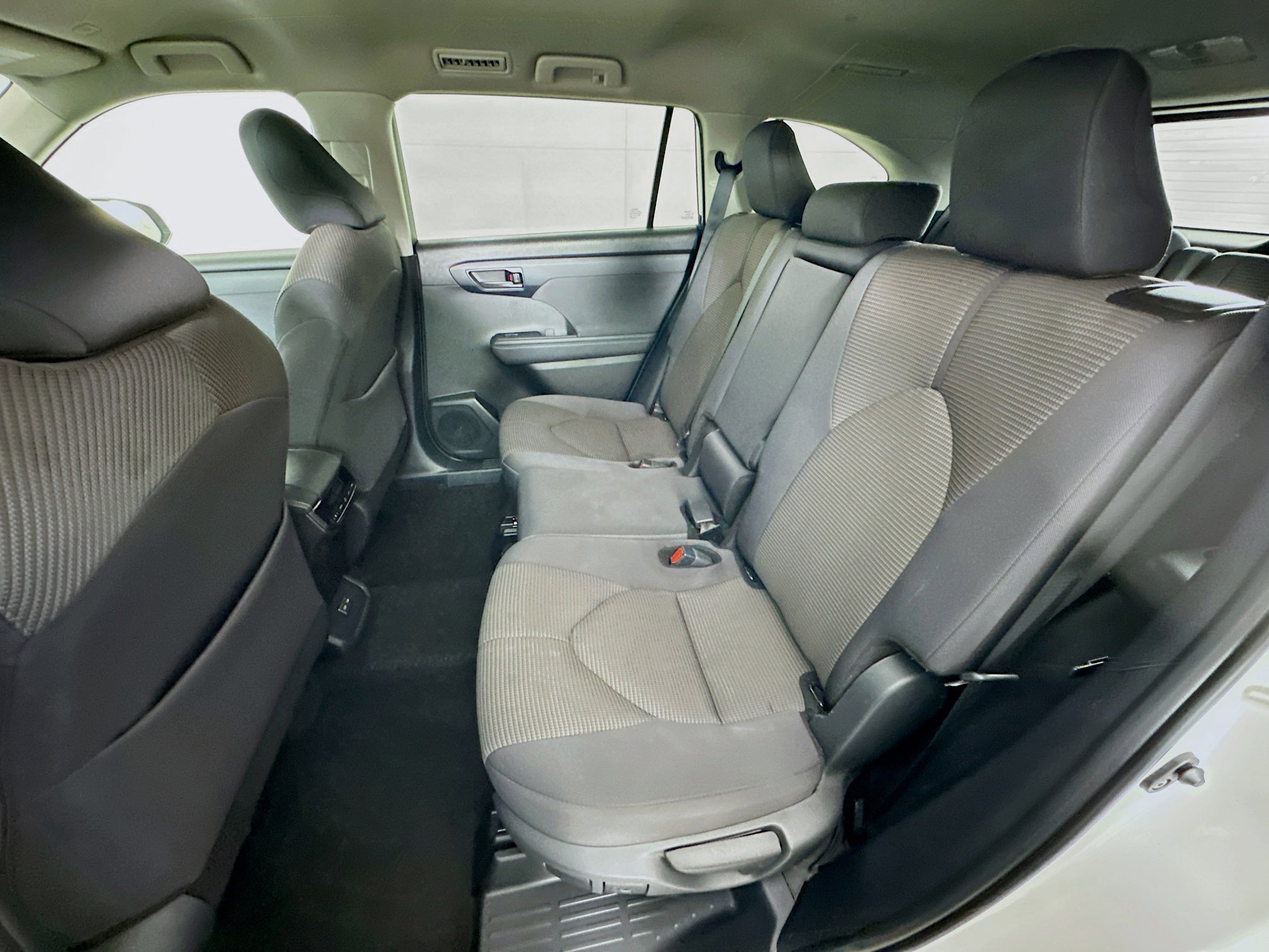 Used 2024 Toyota Highlander LE image 27