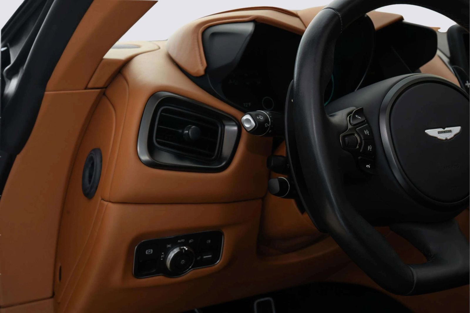 Used 2021 Aston Martin DBS Superleggera Volante image 35