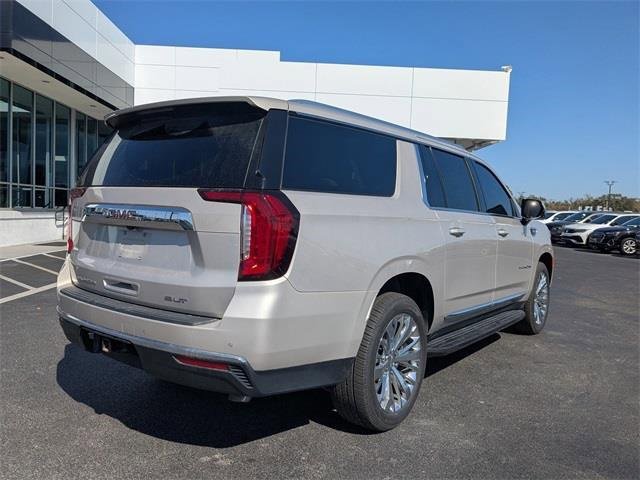 Used 2021 GMC Yukon XL SLT w/ SLT Luxury Plus Package image 4