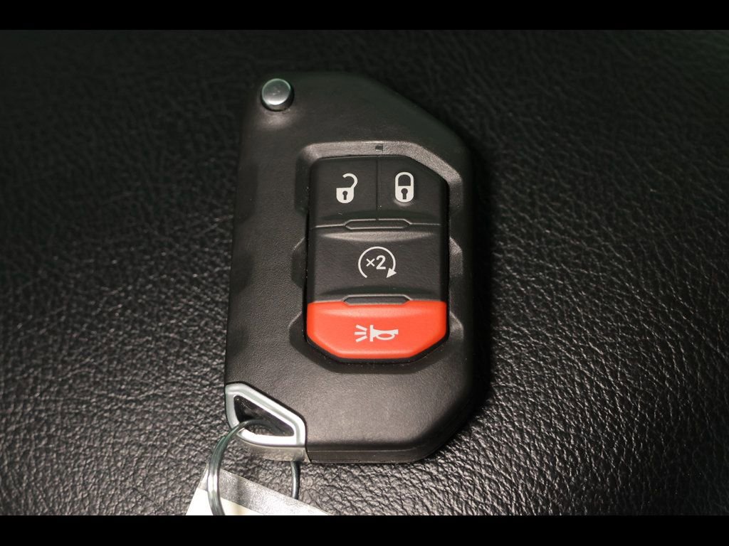 Used 2023 Jeep Gladiator Sport AWD/4WD image 28