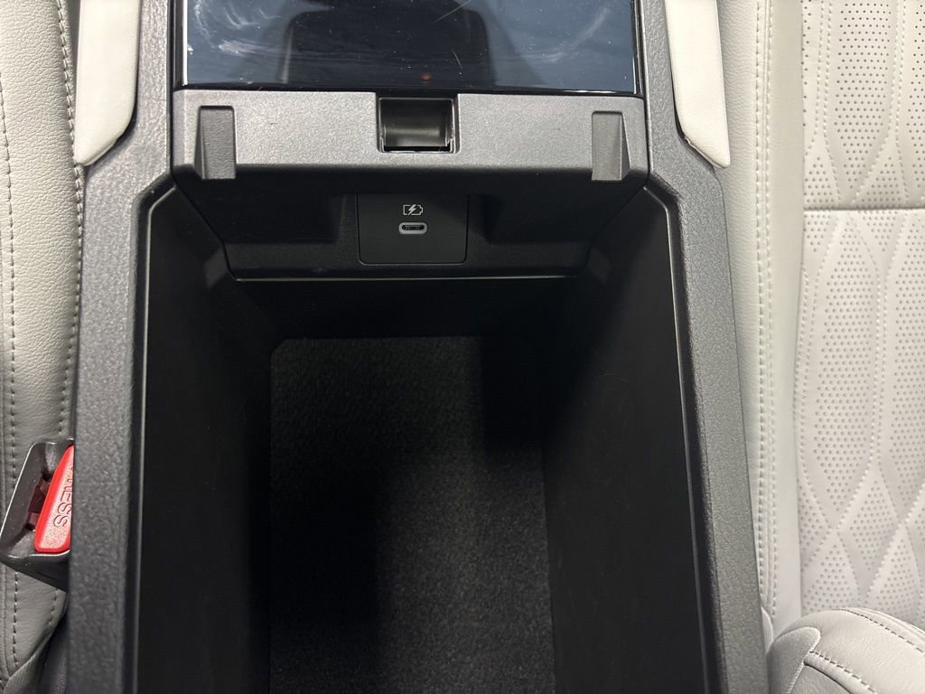 Used 2025 Mitsubishi Outlander SEL image 42