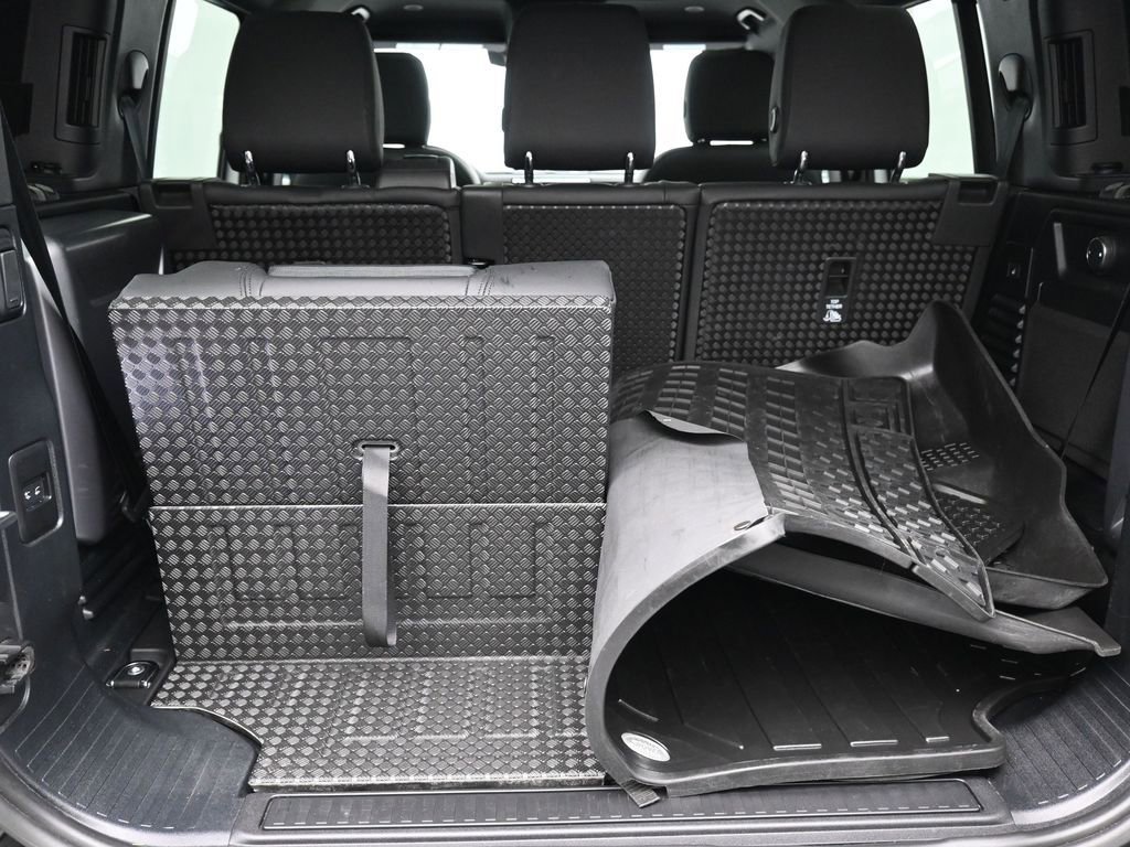 Used 2023 Land Rover Defender 110 S image 25