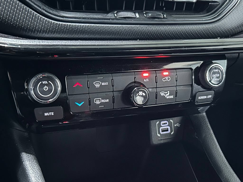 Used 2022 Jeep Compass Latitude FWD image 23