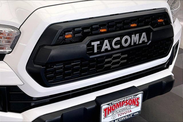 Used 2019 Toyota Tacoma TRD Off-Road w/ TRD Premium Off Road Package AWD/4WD image 31