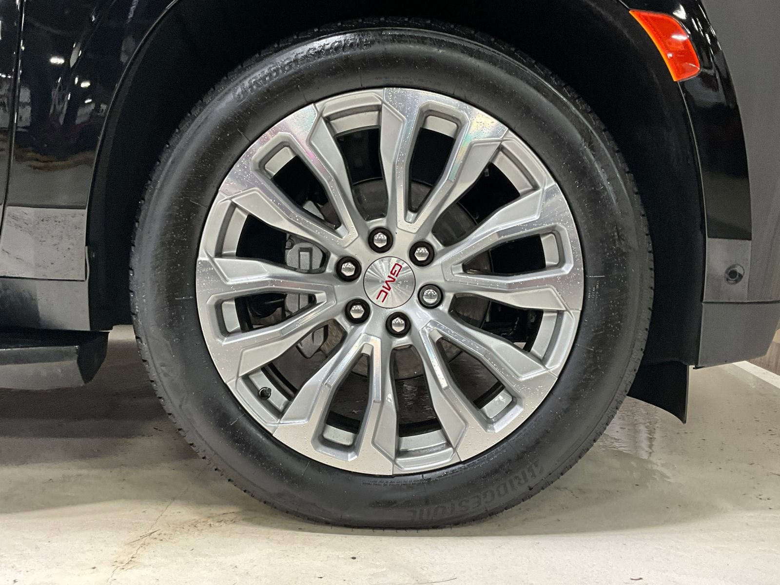 Used 2024 GMC Yukon XL Denali w/ Advanced Technology Package AWD/4WD image 11