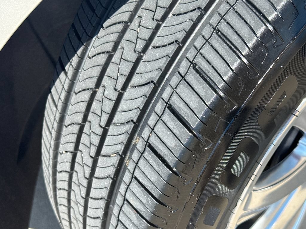 Certified 2019 Buick Envision Essence FWD image 11