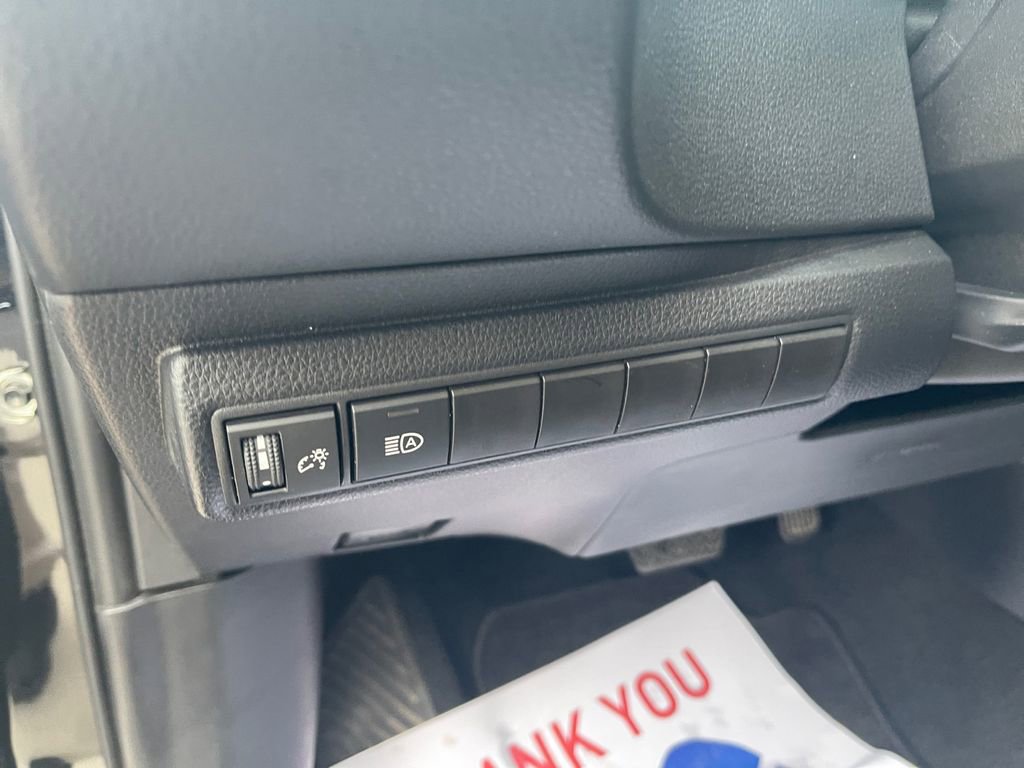 Used 2025 Toyota Corolla SE image 27