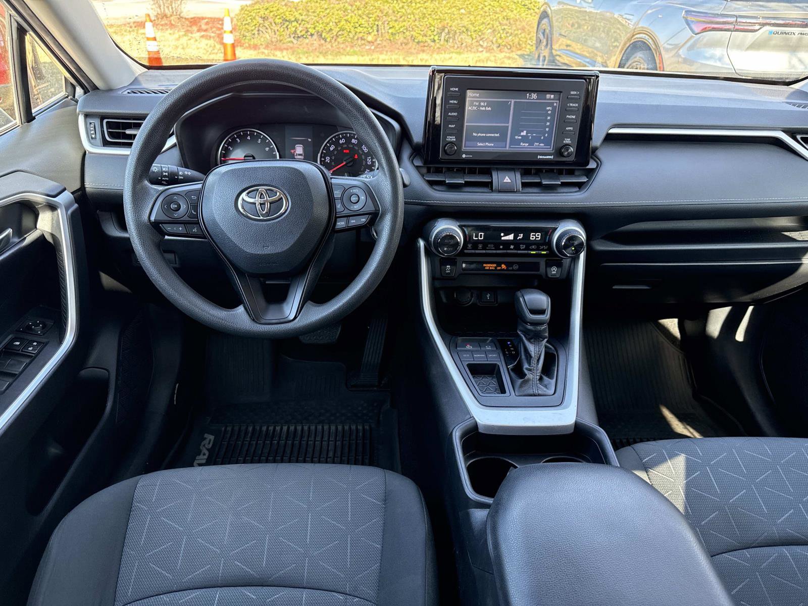 Used 2020 Toyota RAV4 XLE image 17