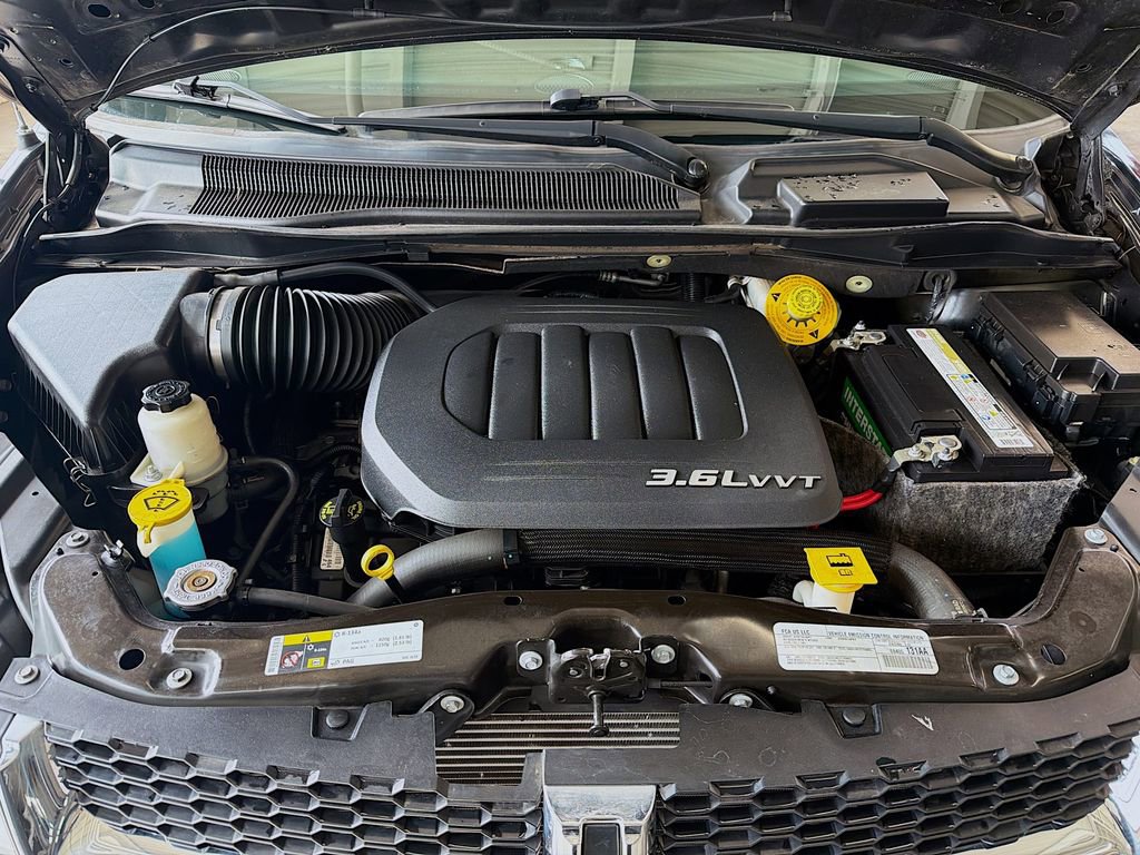 Used 2018 Dodge Grand Caravan SE w/ UConnect Hands-Free Group image 31