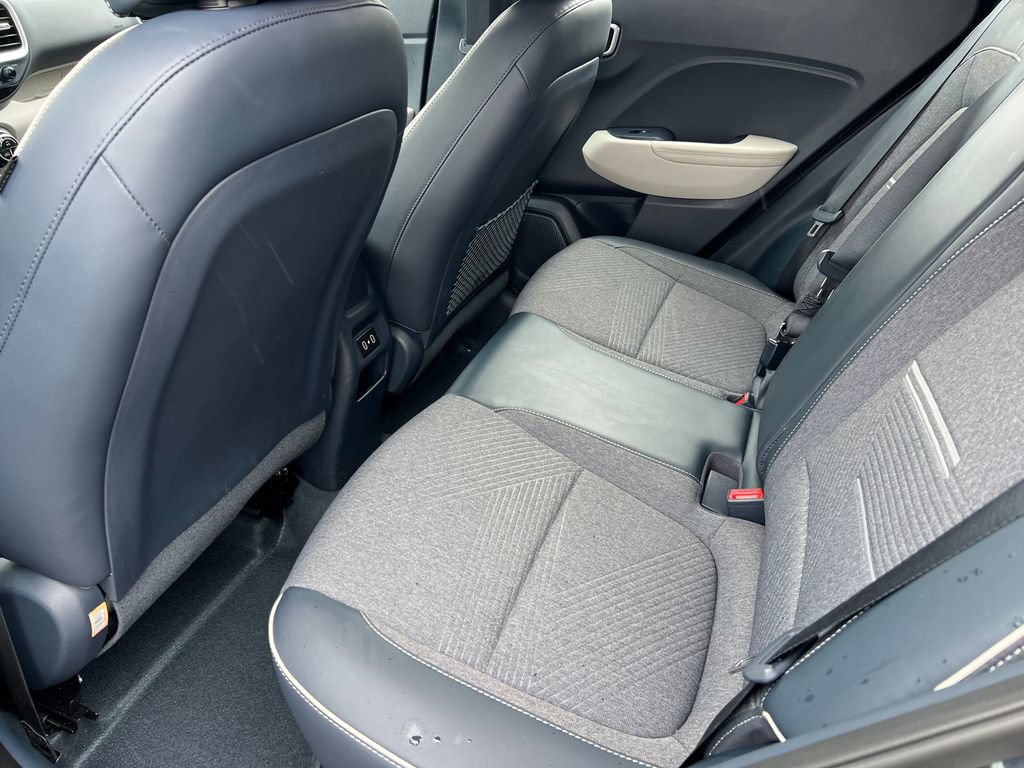 Used 2025 Hyundai Venue Limited FWD image 12