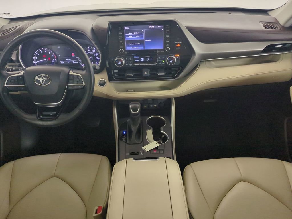 Used 2021 Toyota Highlander XLE image 19