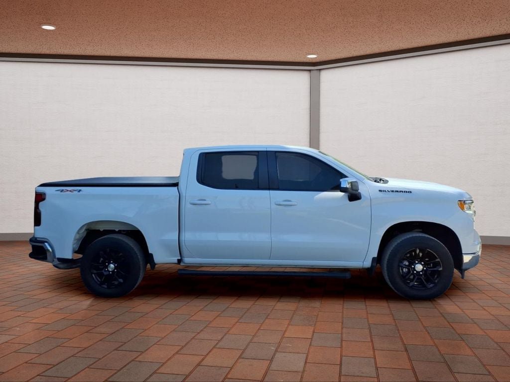 Used 2022 Chevrolet Silverado 1500 LT AWD/4WD image 4