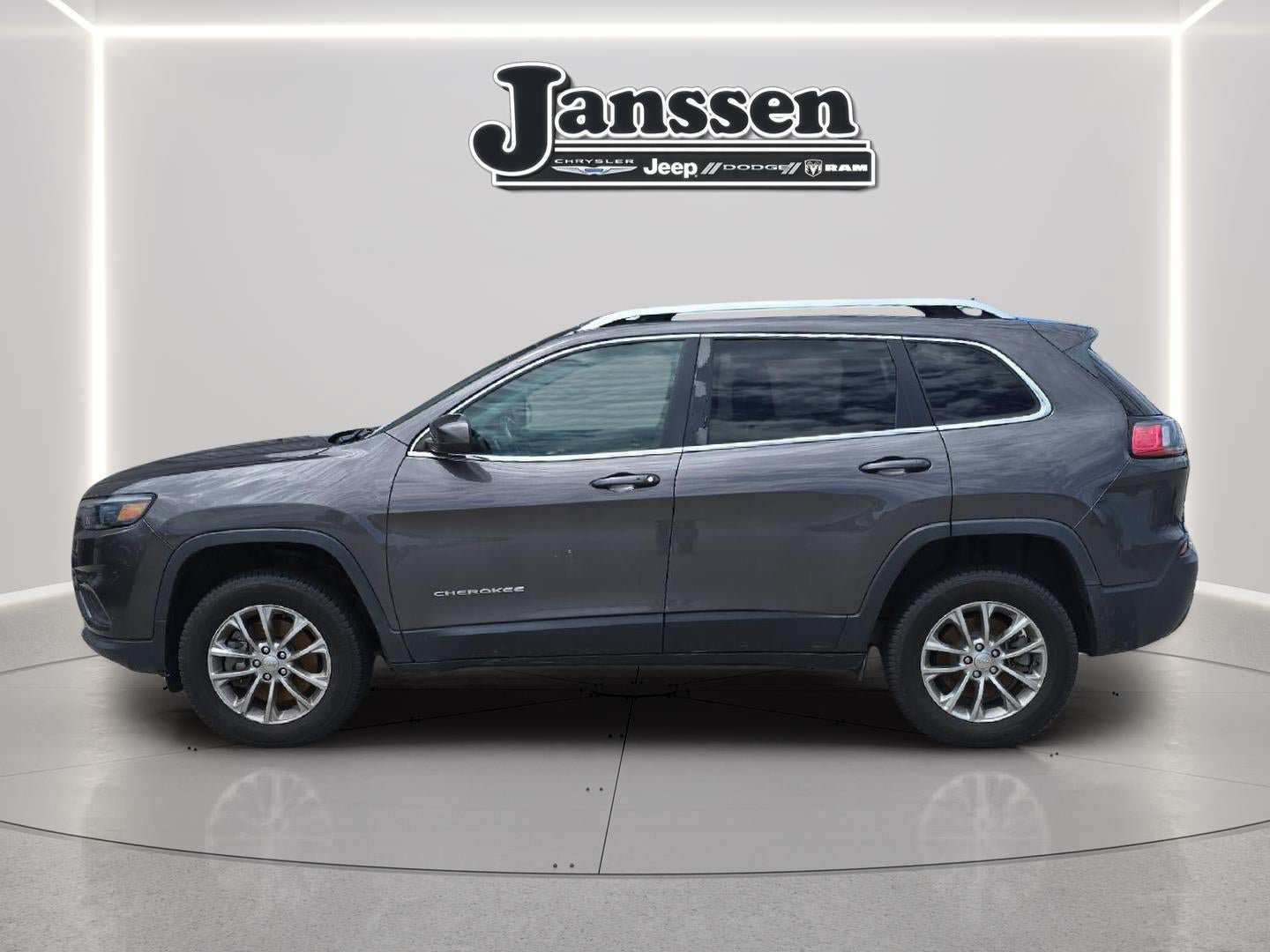 Used 2019 Jeep Cherokee Latitude Plus w/ Comfort/Convenience Group AWD/4WD image 2