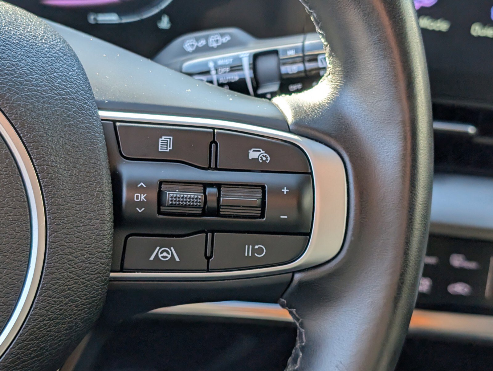 Used 2025 Kia Sportage EX image 30