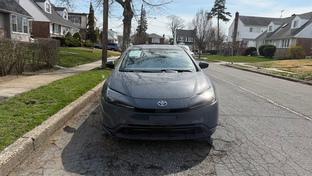 Used 2023 Toyota Prius LE image 3