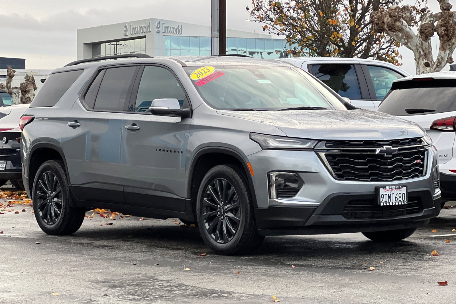 Used 2023 Chevrolet Traverse RS image 2