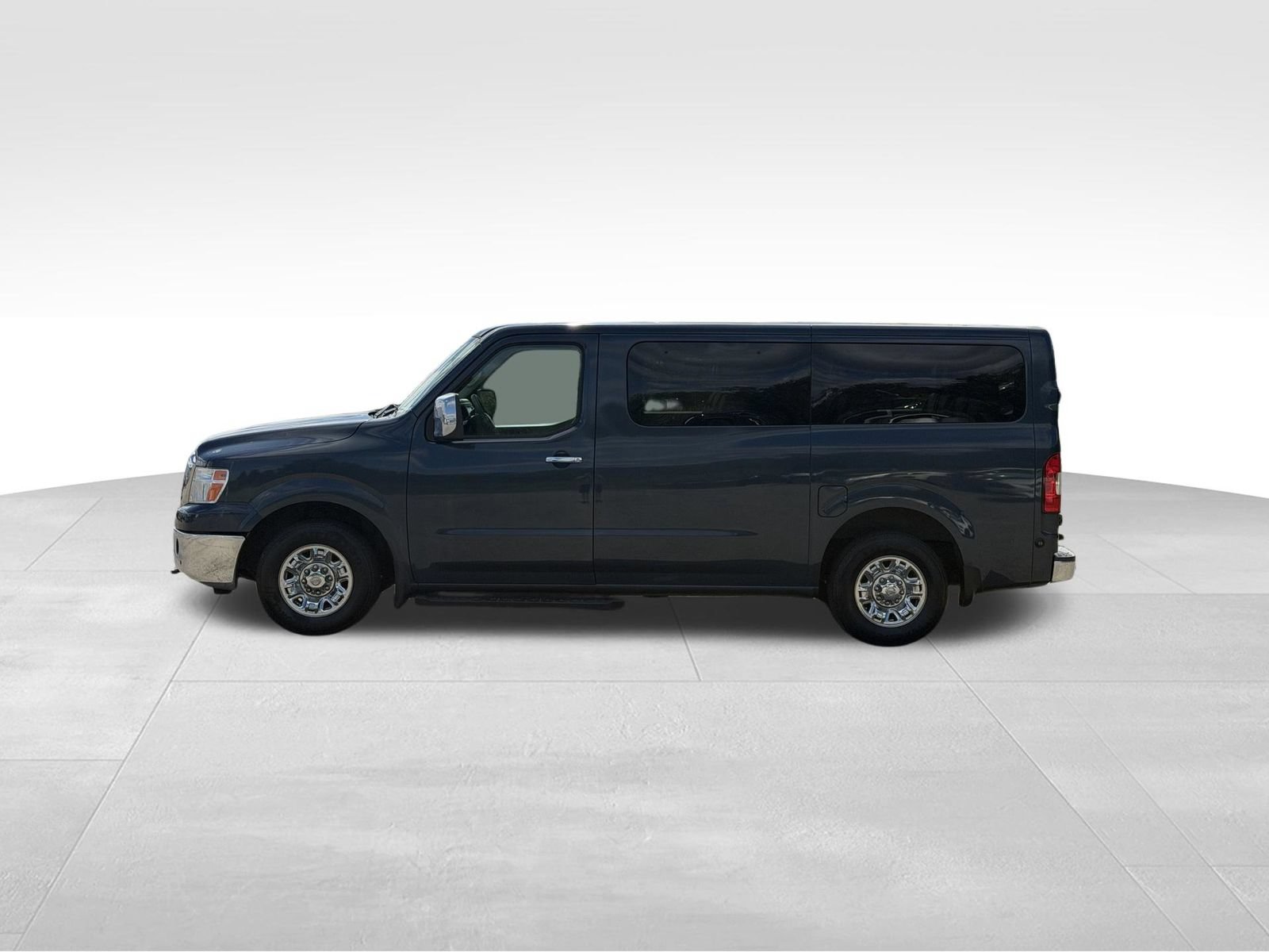 Used 2018 Nissan NV 3500 SL RWD image 3