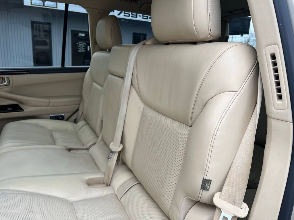 Used 2013 Lexus LX 570 4WD w/ Luxury Pkg image 16