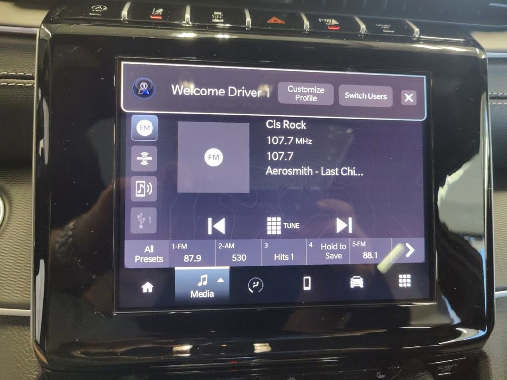 New 2025 Jeep Grand Cherokee Laredo w/ Luxury Tech Group I image 21