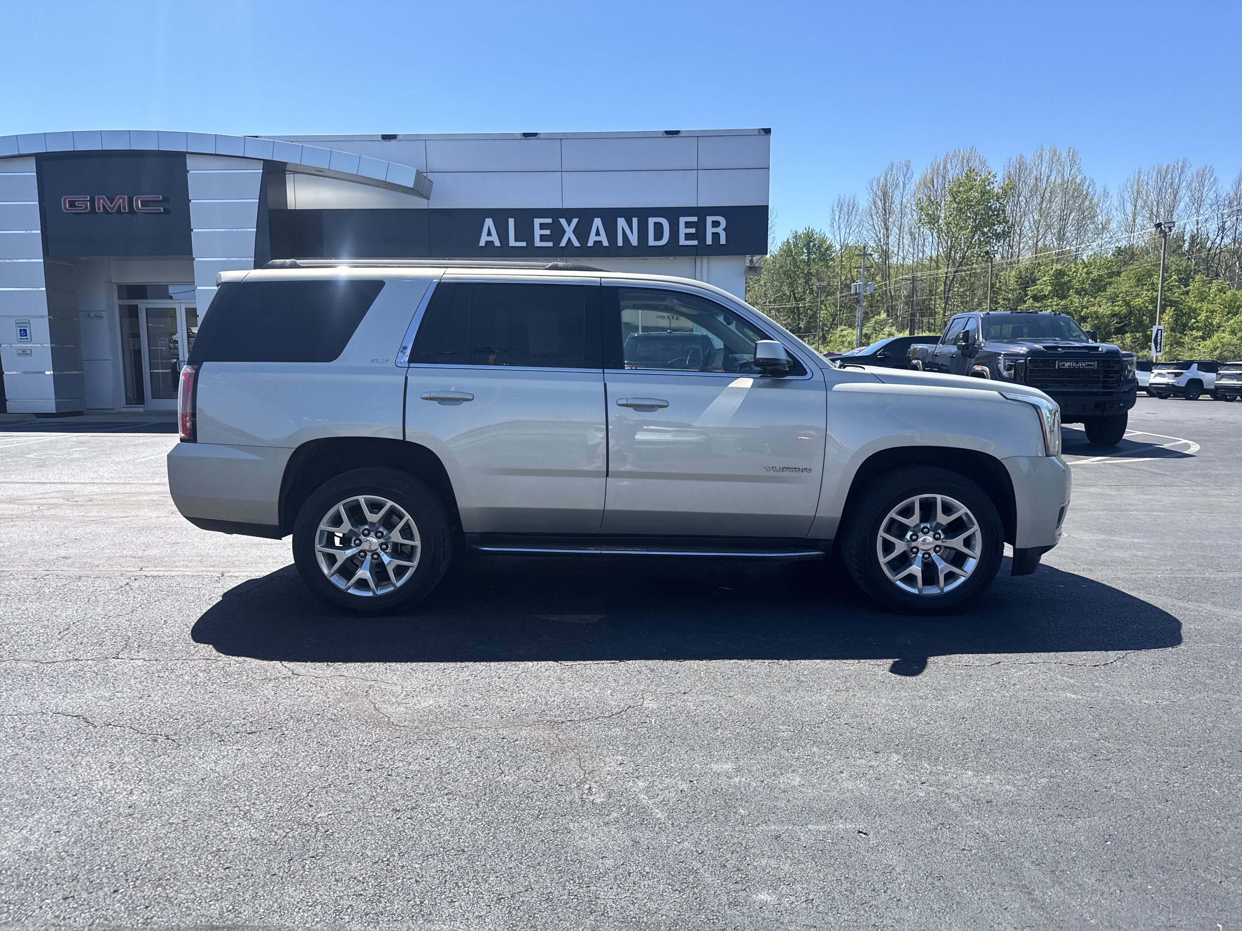 Used 2015 GMC Yukon SLT w/ Open Road Package AWD/4WD image 2