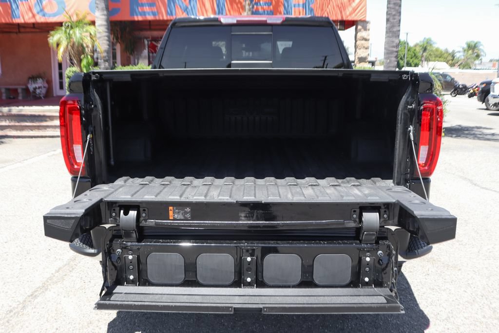 Used 2023 GMC Sierra 1500 SLT w/ SLT Premium Package AWD/4WD image 11
