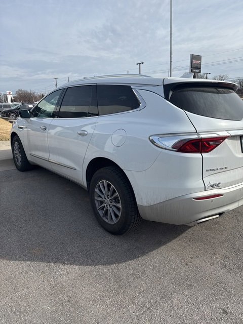 Used 2024 Buick Enclave Premium image 3