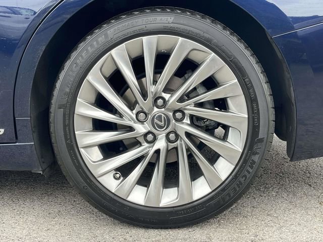 Used 2022 Lexus ES 300h Ultra Luxury w/ Accessory Package 2 image 11