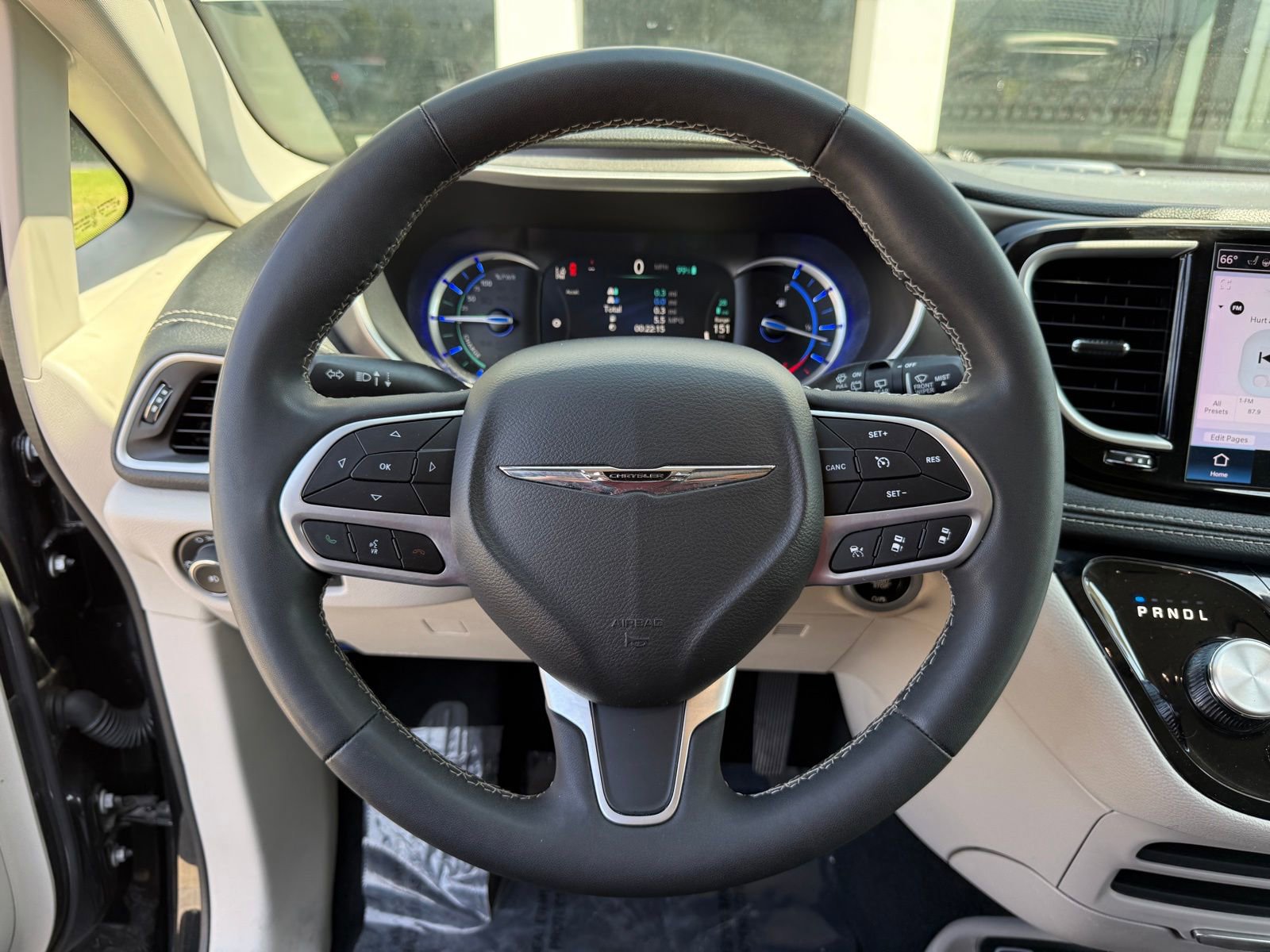 Used 2023 Chrysler Pacifica Touring-L image 29