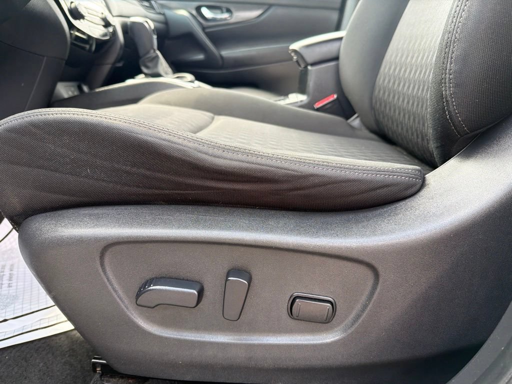 Used 2018 Nissan Rogue SV FWD image 16