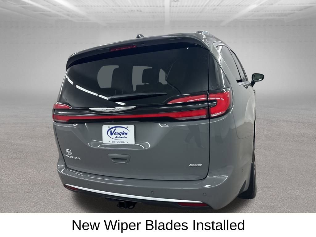 Used 2023 Chrysler Pacifica Pinnacle w/ Trailer Tow Group image 12