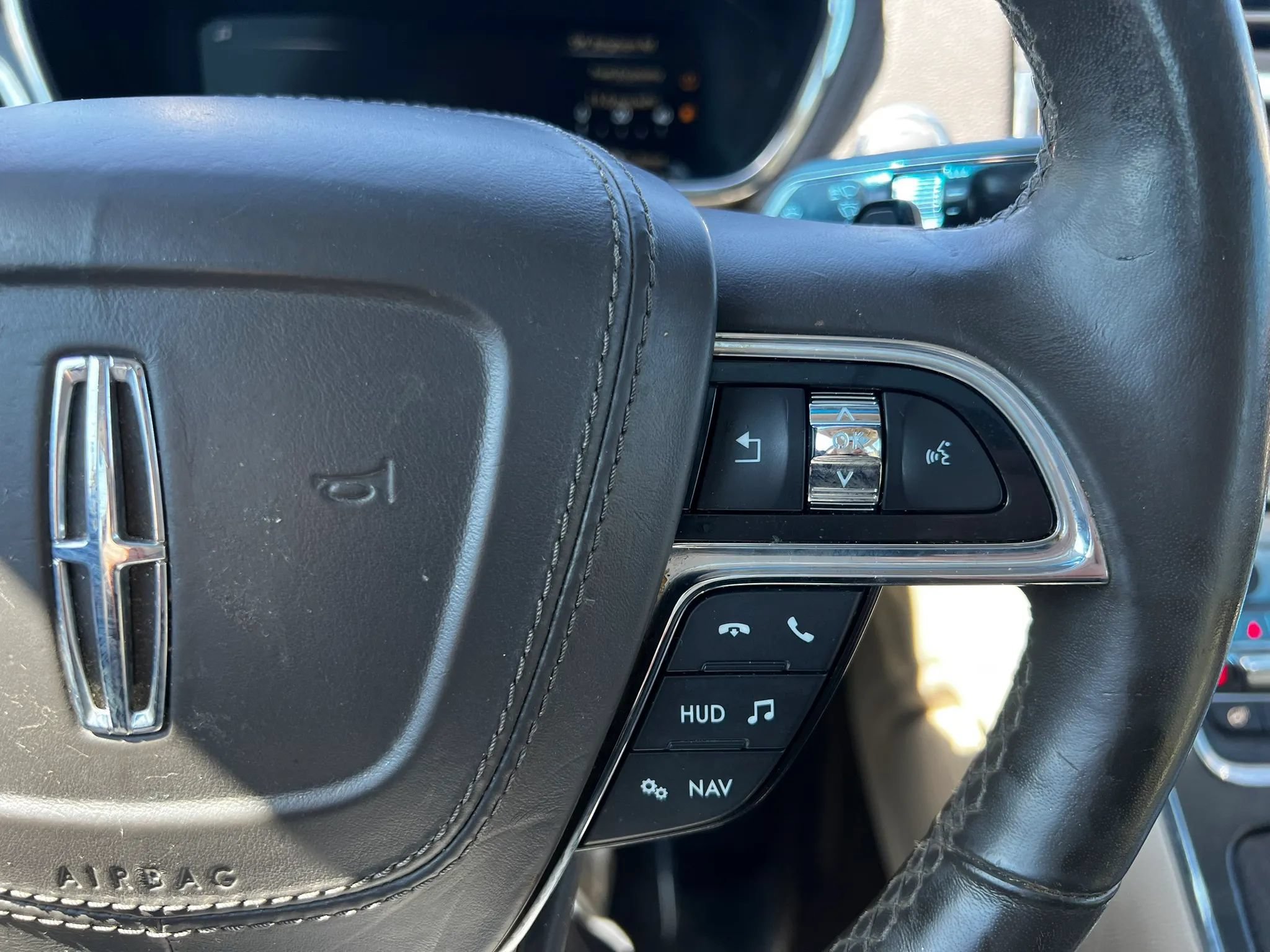 Used 2017 Lincoln Continental Reserve w/ Technology Package FWD image 13