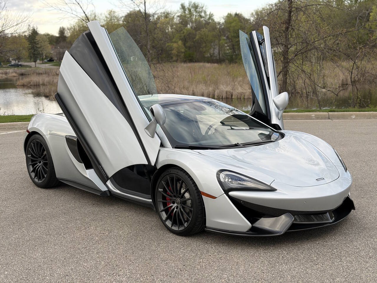 Used 2017 McLaren 570S RWD image 1
