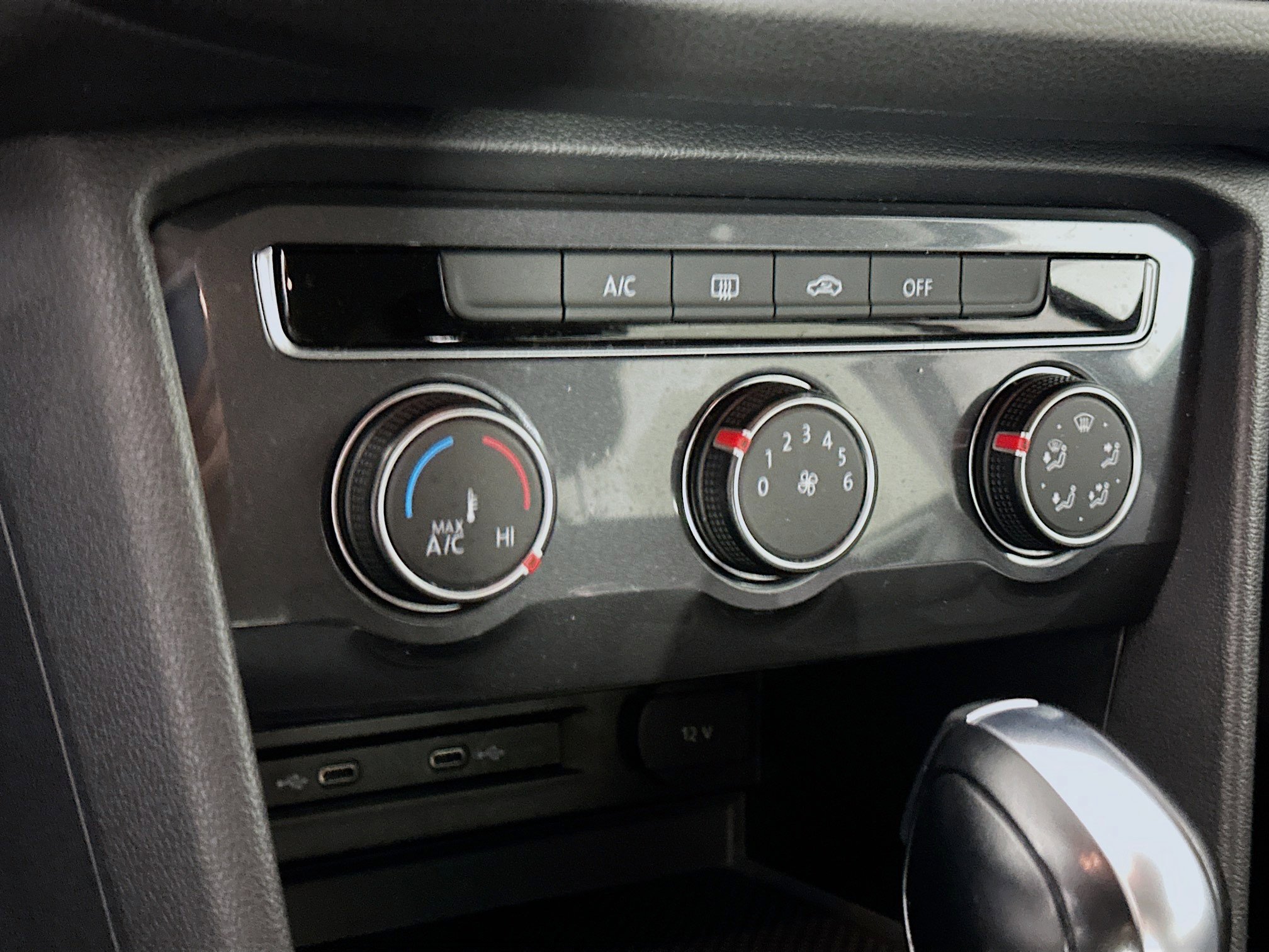 Used 2020 Volkswagen Tiguan S image 22