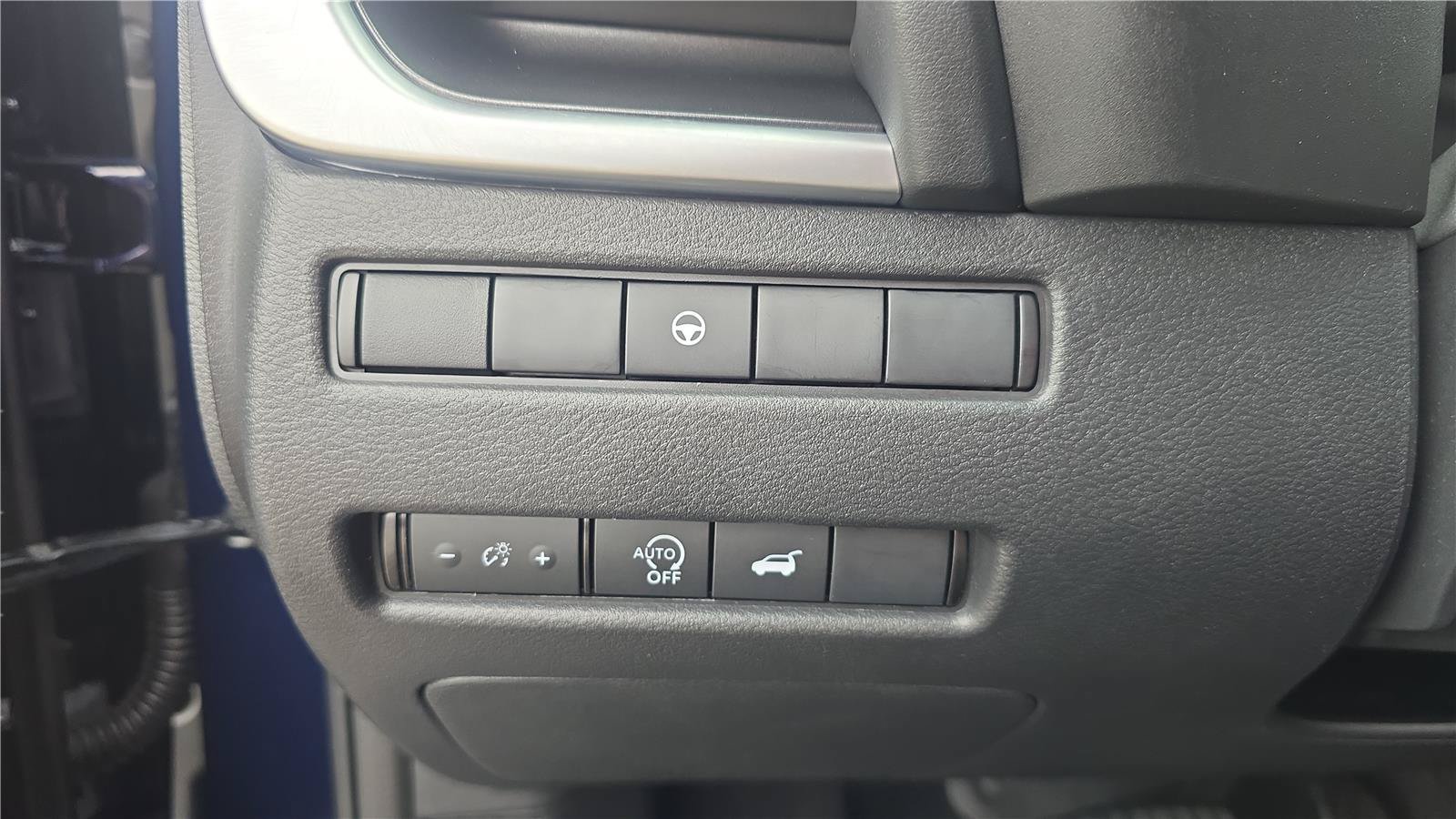 Used 2025 Nissan Rogue SV FWD image 25